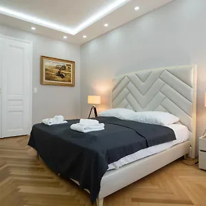 large-2-room-apartment-with-a-balcony-2-minutes-to.vienna-besthotels.com/